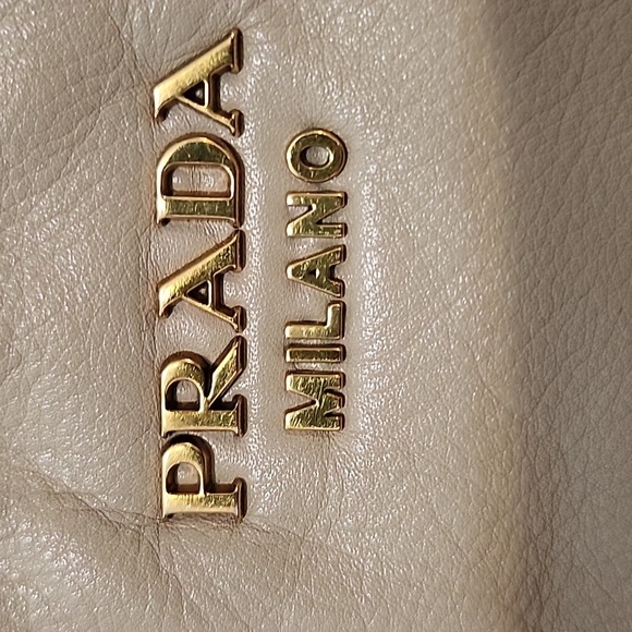 Prada beige smooth leather tote bag with strap - Picture 6 of 7